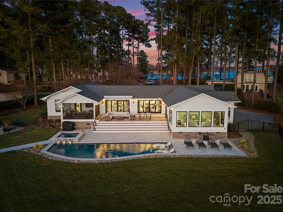 1st image of 111 Breezeview Pl