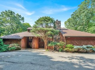 4 Duke Ct, Mendham, NJ 07945