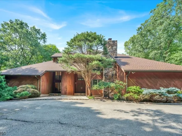 4 Duke Ct, Mendham Twp., NJ 07945