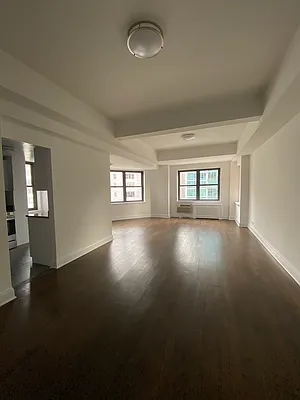 Rented by Manhattan Realty Group | media 2