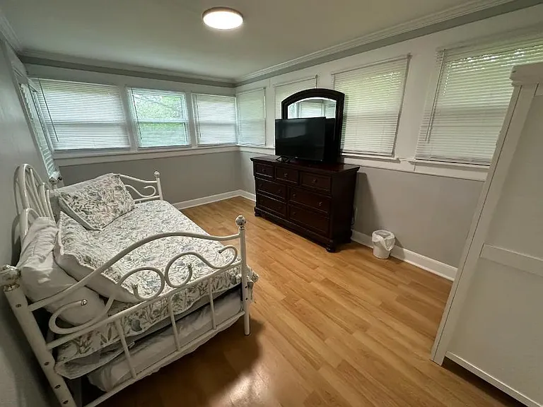 483 Seavy St — Photo 13