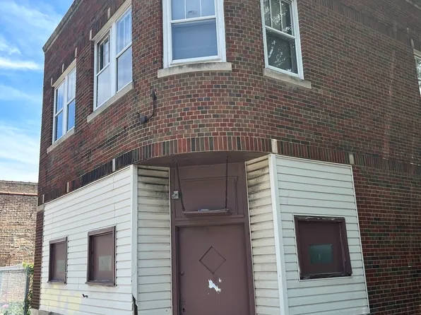 2425 W Lithuanian Plaza Ct, Chicago, IL 60629