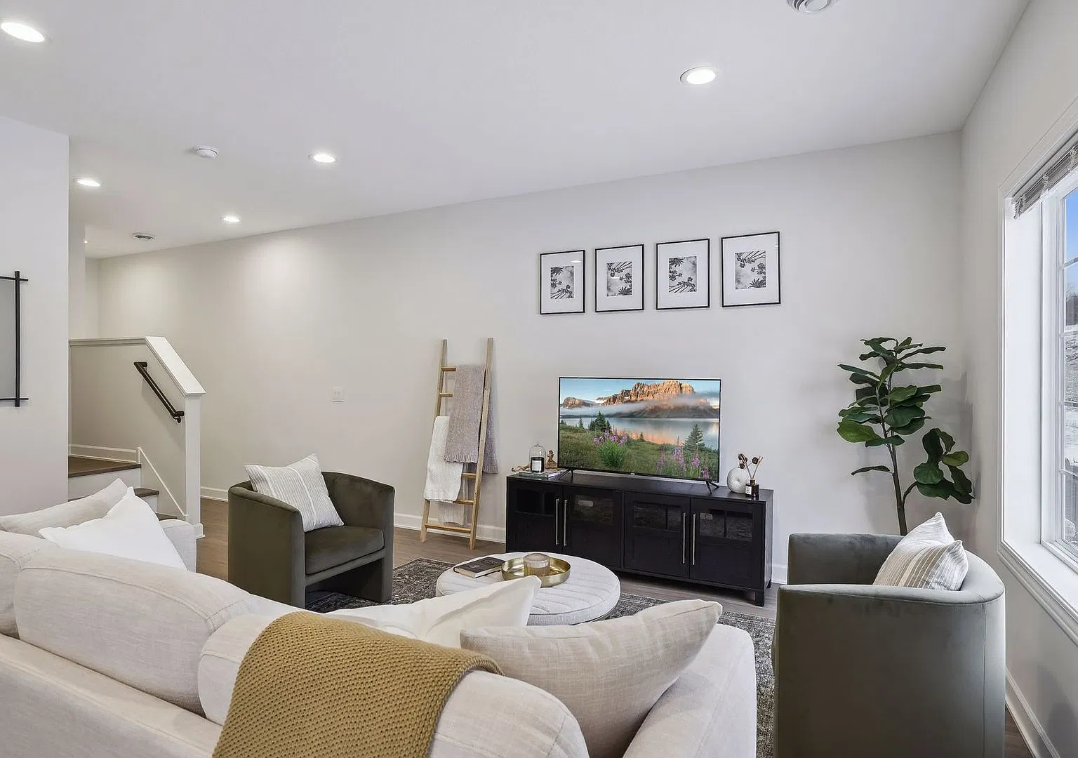 3 Bedroom Town Home ~ End Unit — Photo 3