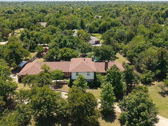 3rd image of 2400 Old Farm Rd