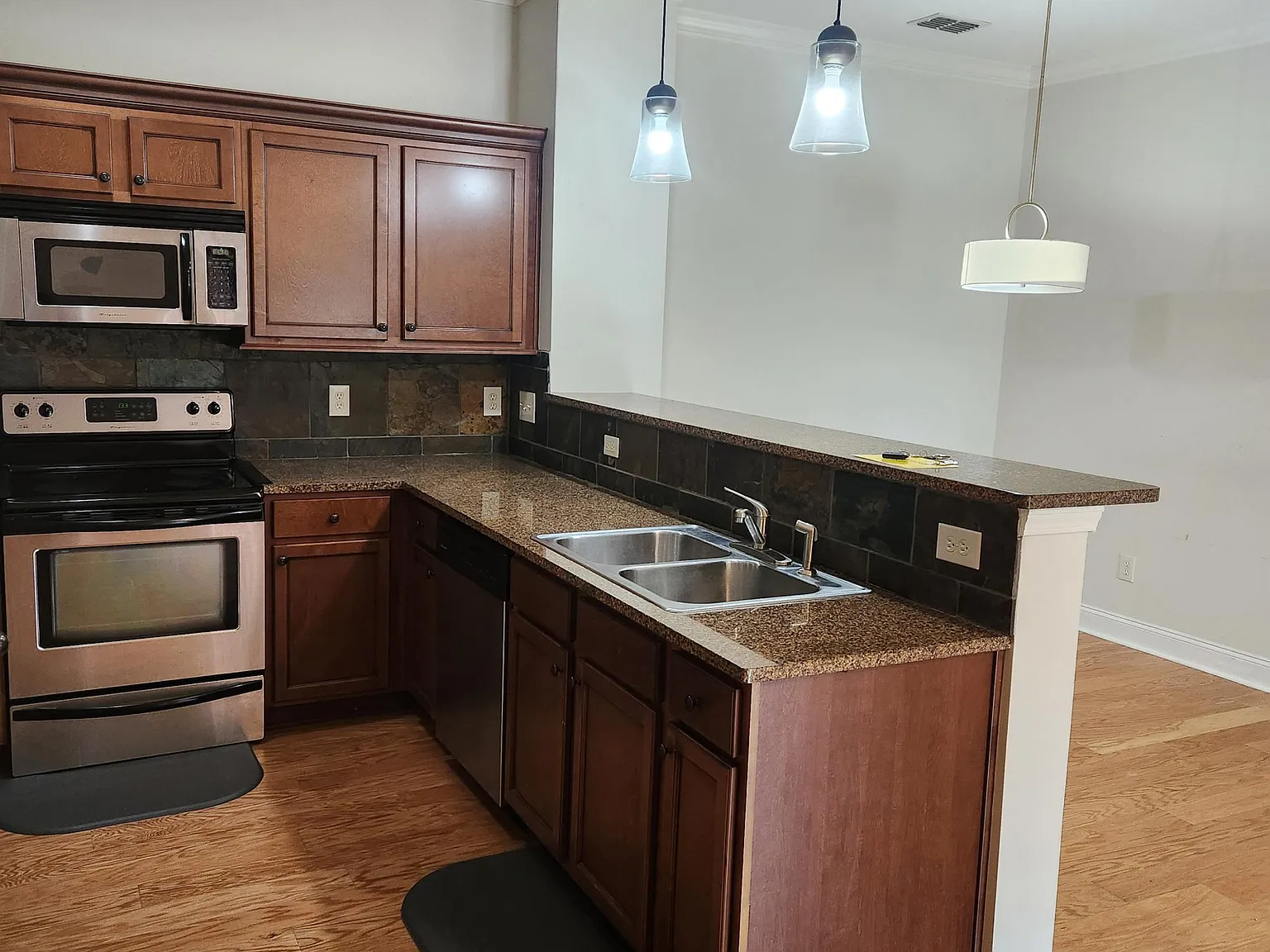 2 bed, 1022 sqft, $1,650 — Photo 1
