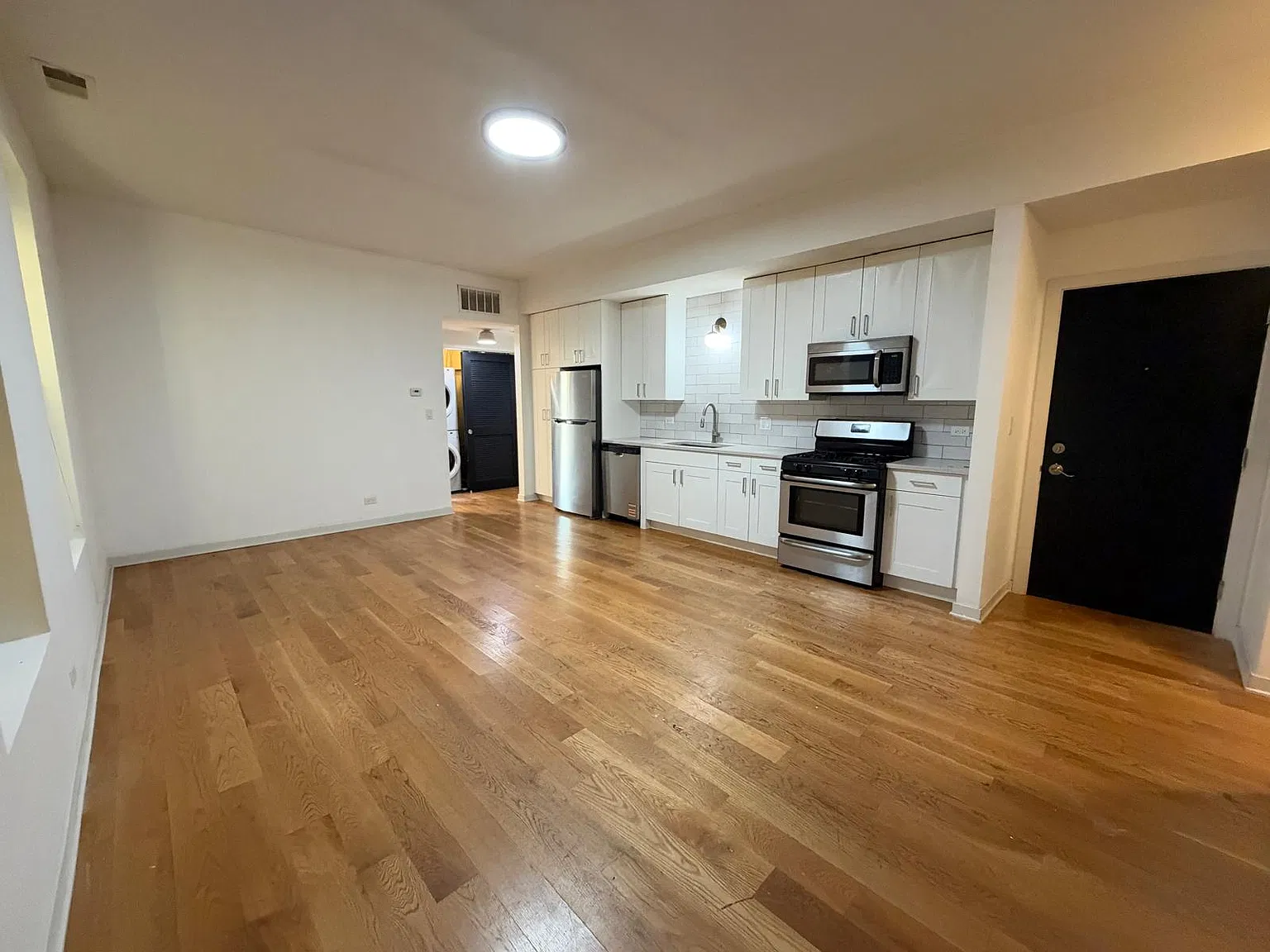 2 bed, 600 sqft, $1,900 — Photo 3
