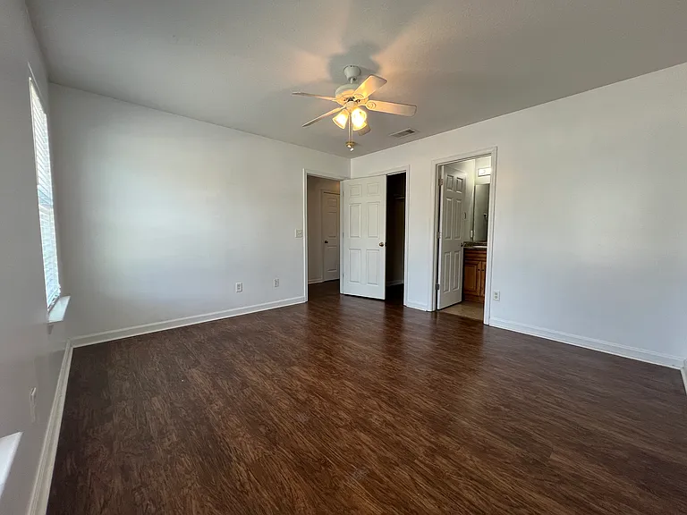105 Thomkin Dr — Photo 9