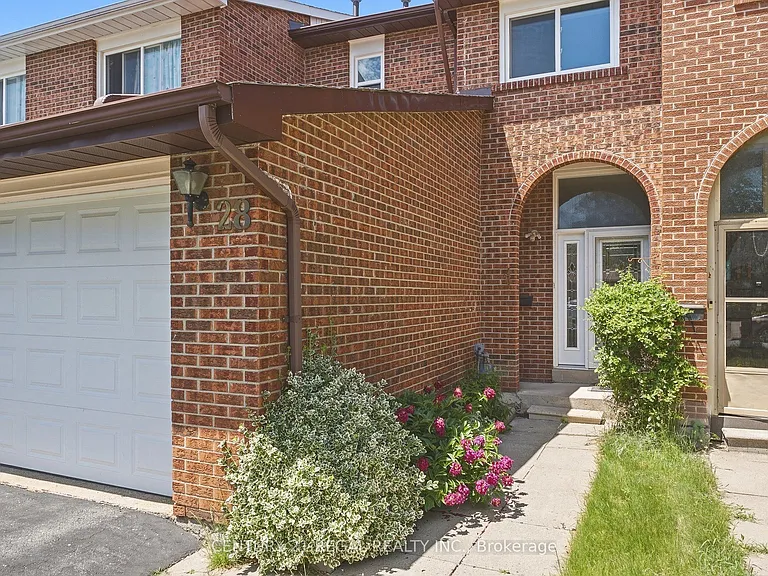 28 Newdawn Cres — Photo 13