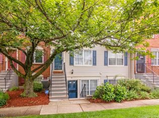 22 Colgate Dr #610, Newark, NJ 07103