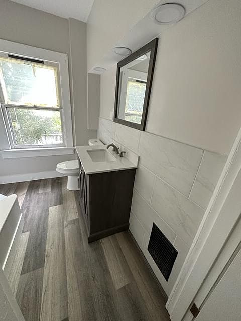 1st image of 1057 Highland Ave