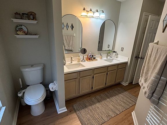 Master Bedroom Bathroom