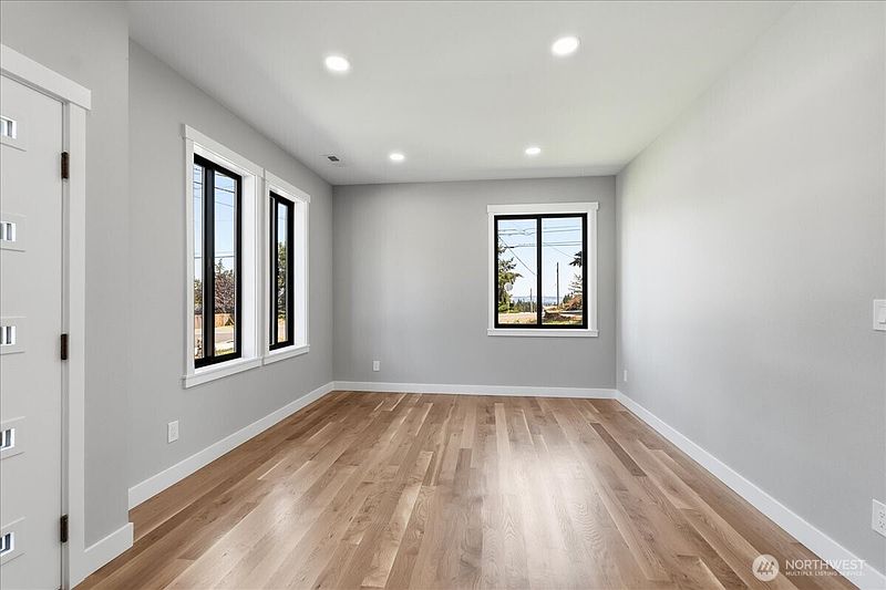3rd image of 4322 60th Street E