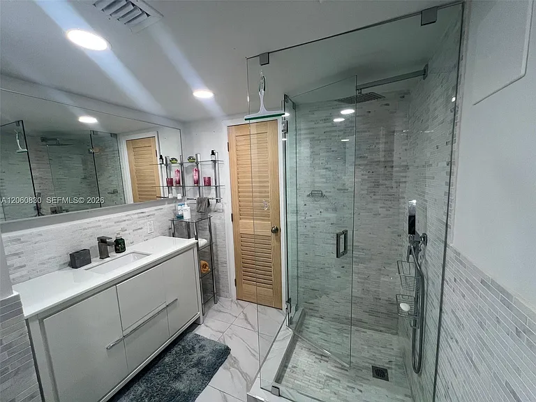 1390 Ocean Dr #101 — Photo 26