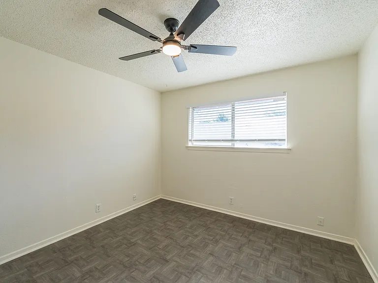 625 Woodhaven Pl — Photo 23