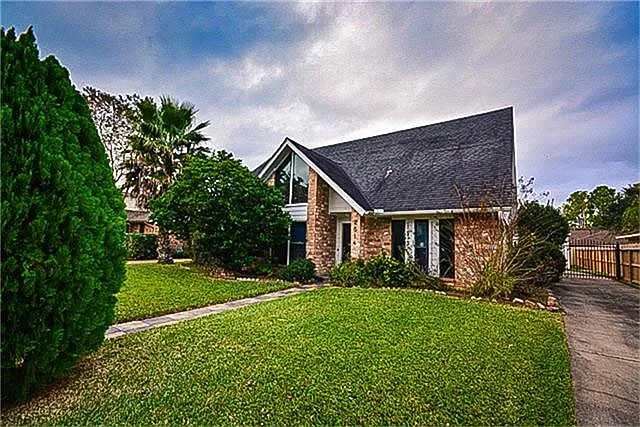 4 bed, 2.5 bath, 2768 sqft, $2,900 — Photo 1