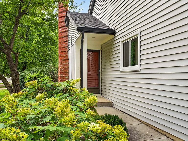 12044 Hemlock St — Photo 2