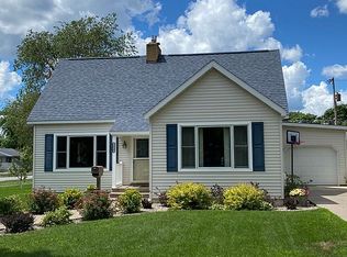 1230 S 14th St, Escanaba, MI 49829