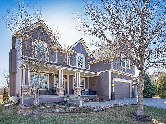 3rd image of 1201 Richards Cir