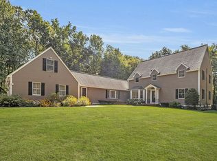 3 Hawthorne Ln, Chelmsford, MA 01824