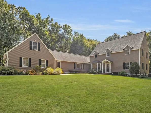 3 Hawthorne Ln, Chelmsford, MA 01824