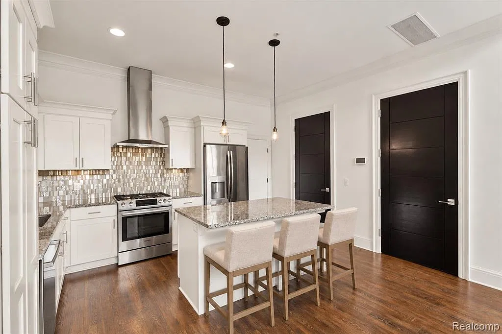 2 bed, 2.5 bath, 1884 sqft, $4,999 — Photo 4
