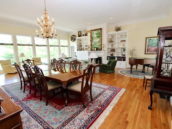 5th image of 1502 Circle Crest Dr