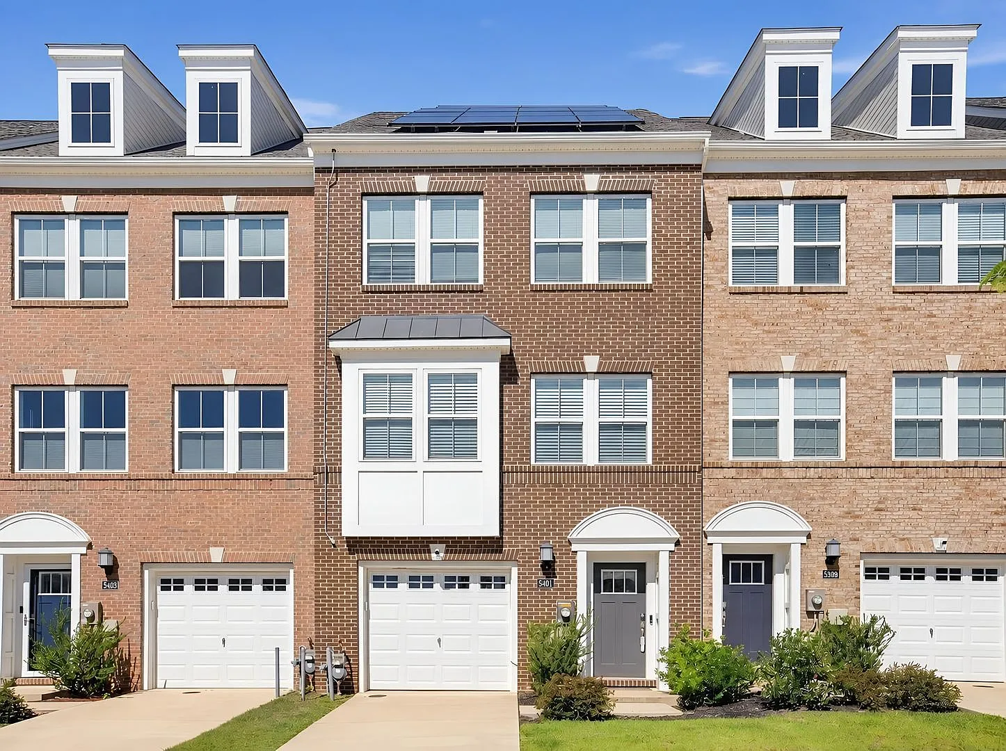 3 bed, 3.5 bath, 2688 sqft, $3,300 — Photo 1