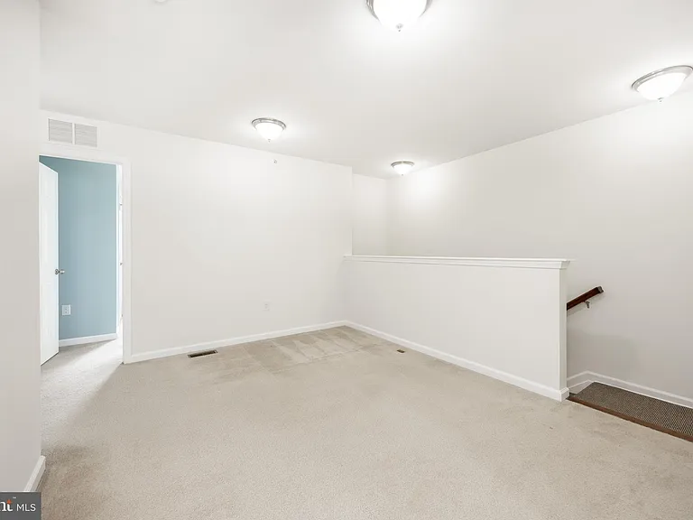253 Fairfield Cir W — Photo 24