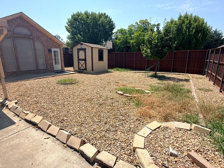 2301 Stratford Dr — Photo 11