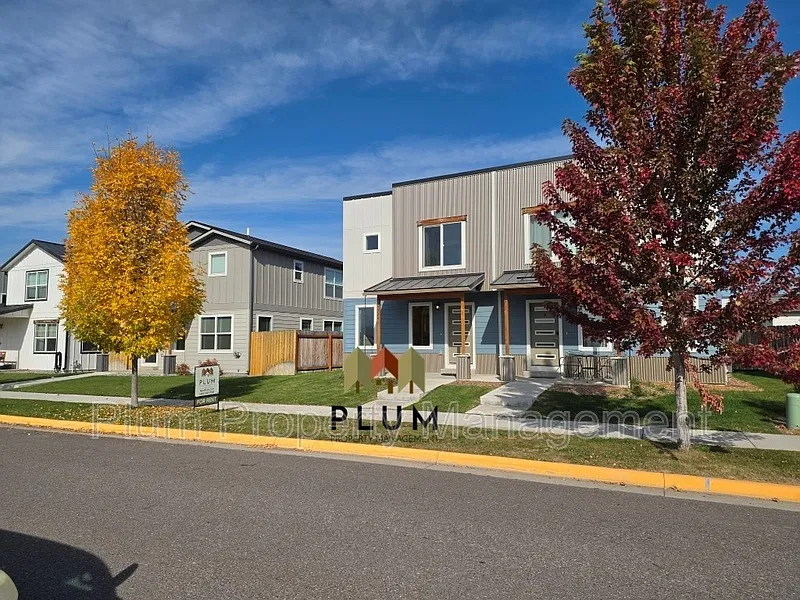 3 bed, 2.5 bath, 1275 sqft, $2,495 — Photo 3