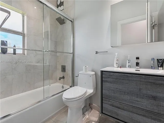 18460 NE 30th Ave — Photo 14