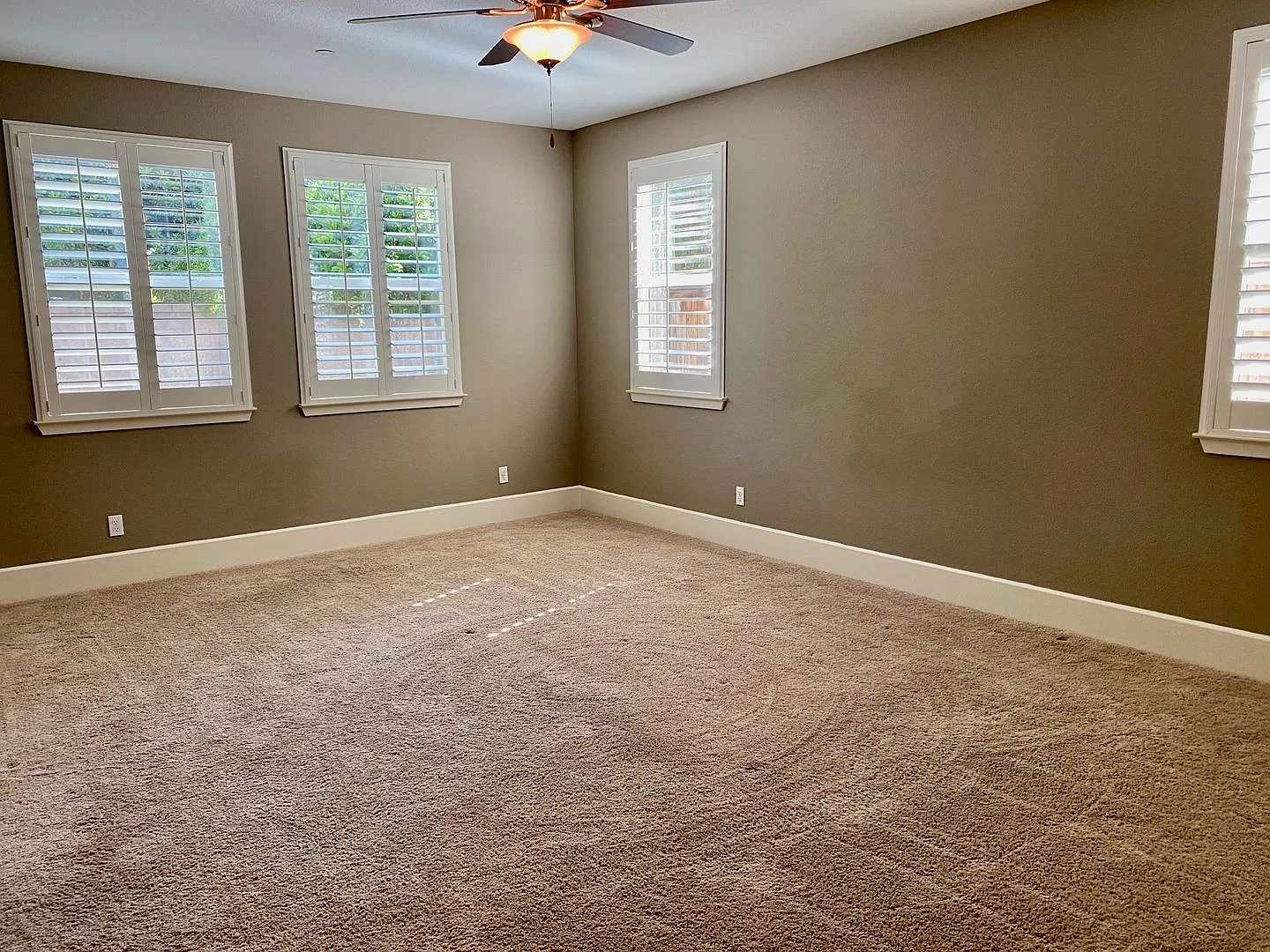 $2,995 Barclay Square, 4 Beds - Trenton Ln, Clovis / Gated Community & Pool + Solar! — Photo 3
