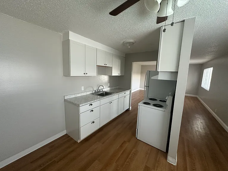 Villa Grove Apartments — Photo 17