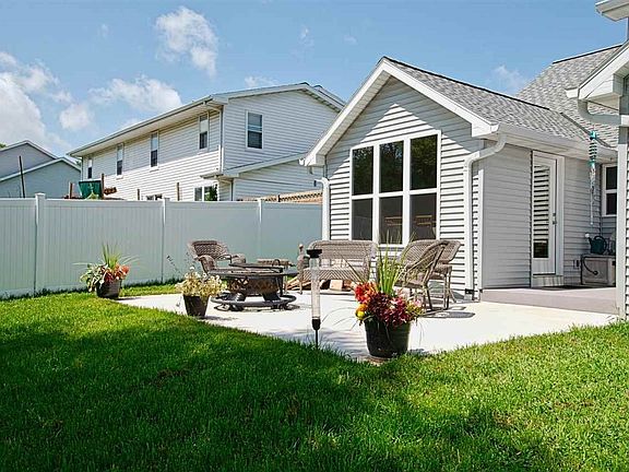 5th image of 903 Estes Dr #2