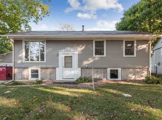 1500 Yuma Dr NW, Cedar Rapids, IA 52405