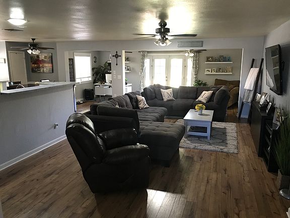 2nd image of 5515 W Elgin St