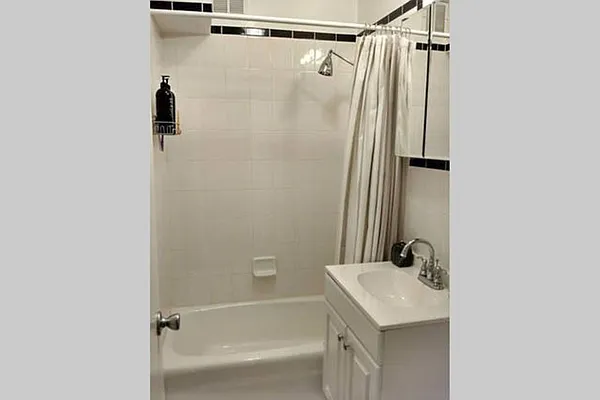 Rented by Downtown Realty Group LTD | media 30