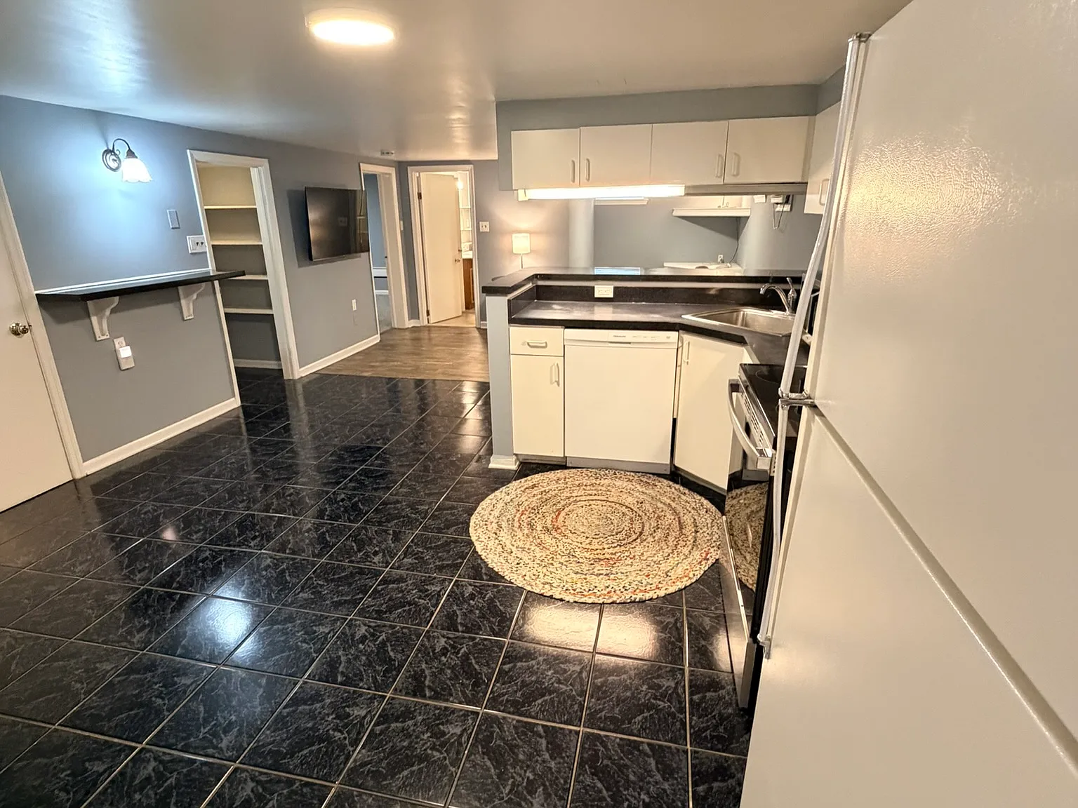 1 bed, 830 sqft, $2,150 — Photo 2