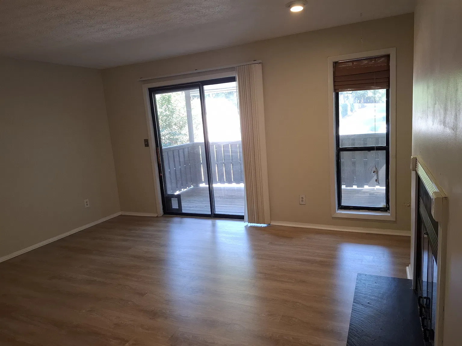 2 bed, 1000 sqft, $1,655 — Photo 2