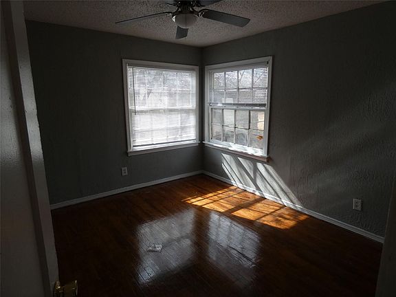 3rd image of 1326 Graham St