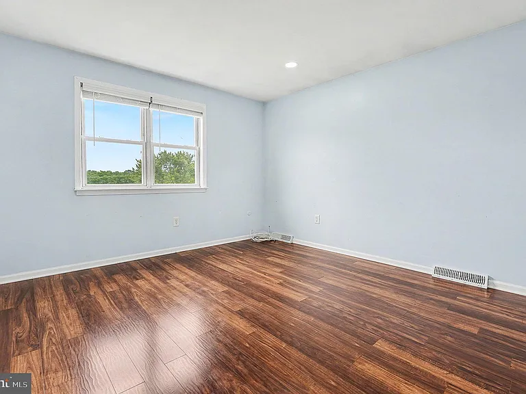 261 Florence Dr — Photo 8