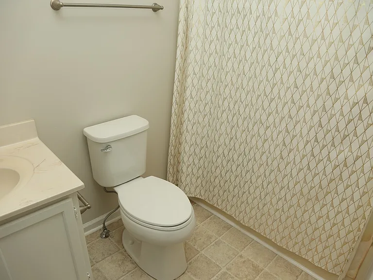 396 Wynridge Ln — Photo 2