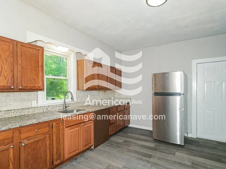 1531479_007_kitchen_7.jpg