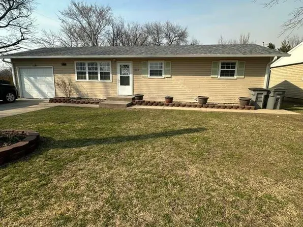 1302 Goura Pl, Emporia, KS 66801