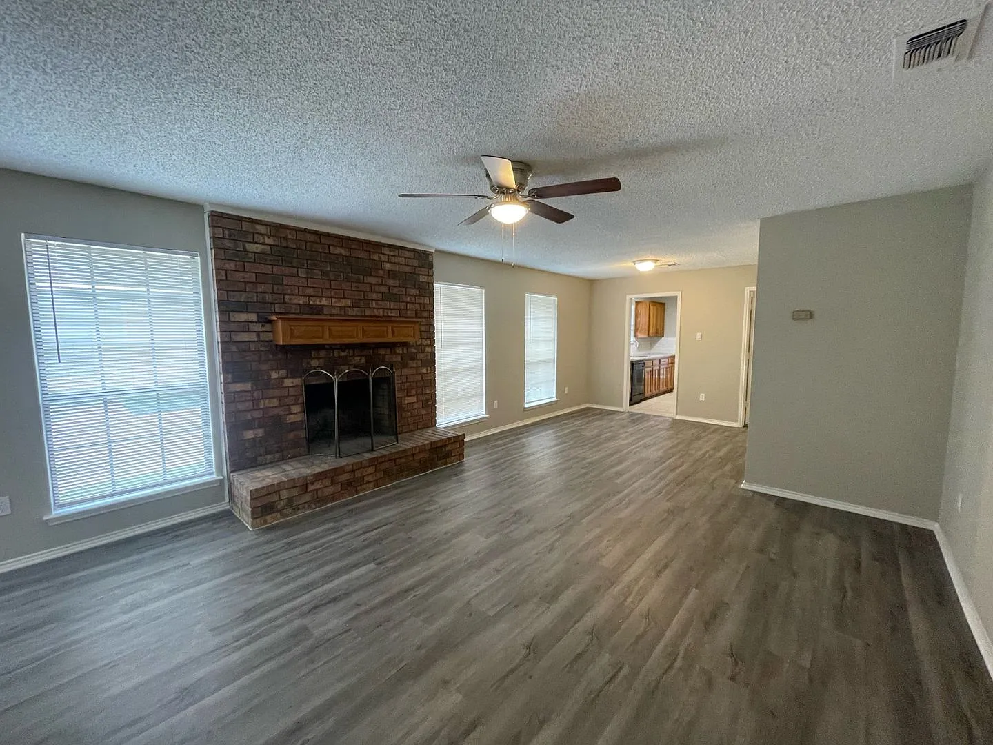 5227 Wild Horse Ct, Arlington, TX 76017 — Photo 3