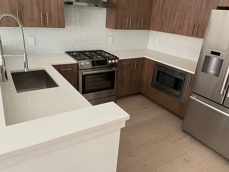 844 N American St — Photo 4