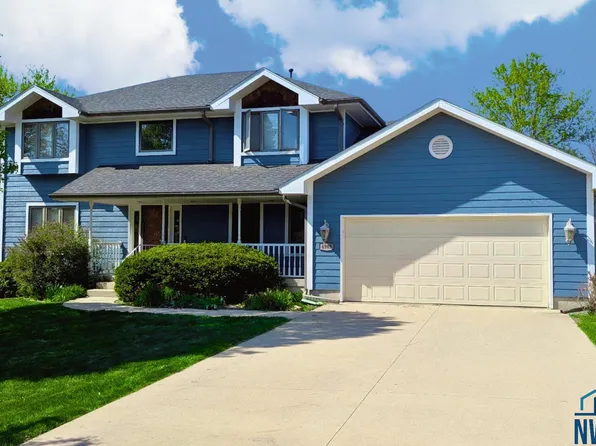 4909 Singing Hills Blvd, Sioux City, IA 51106