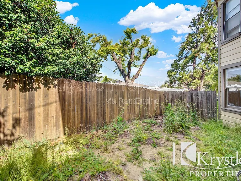 709 Carolina St — Photo 17