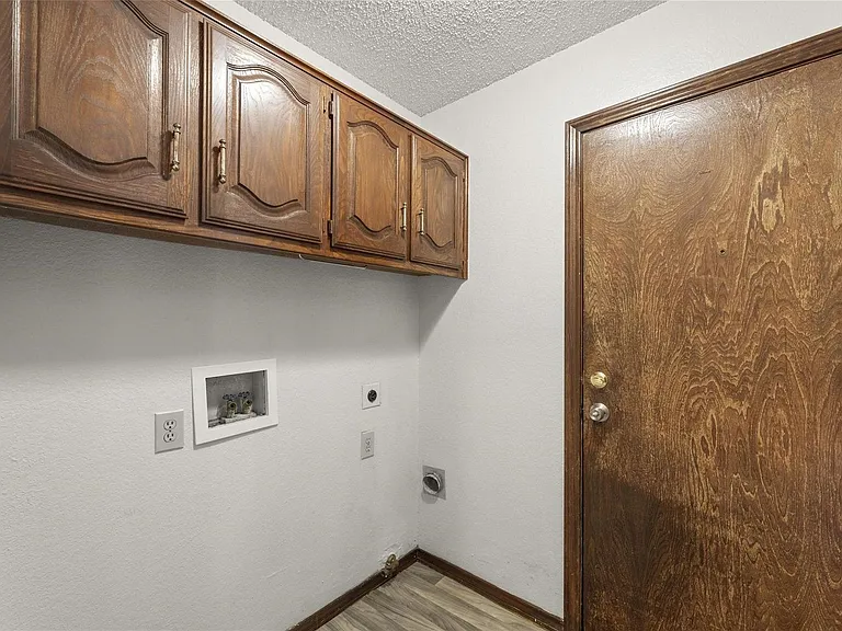 1423 Holveck Dr — Photo 26