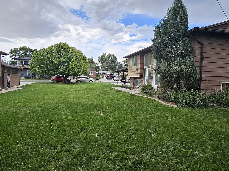 926 E Fairclough Dr S — Photo 3